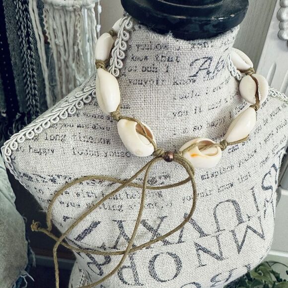 Cowrie Shell Adjustable Anklet - Picture 3 of 4